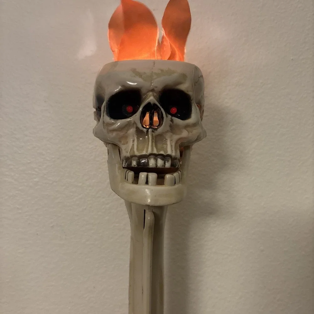 2001 Halloween Talking Skull Blows Flame Torch Light Up Vintage Joy Chief Works